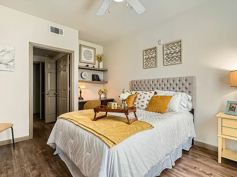 Eaglebrook Apartments Primary Bedroom
