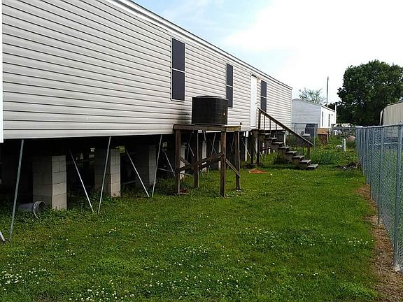 2nd image of 208 Fresno Dr
