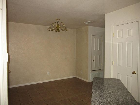 4th image of 1101 Nicholas Cir APT B