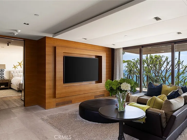 2495 Riviera Dr — Photo 30
