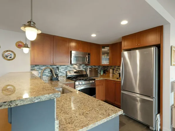 700 Grove Street image 7 of 39