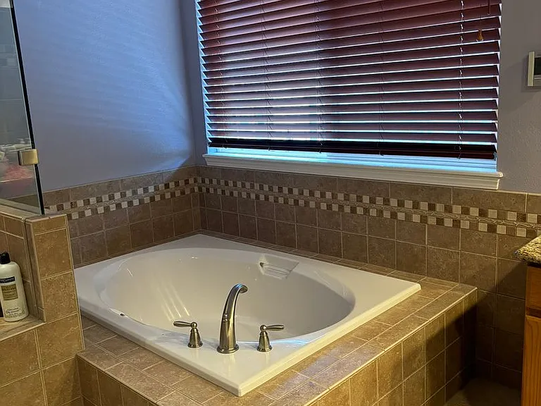8950 Rochester Dr — Photo 18