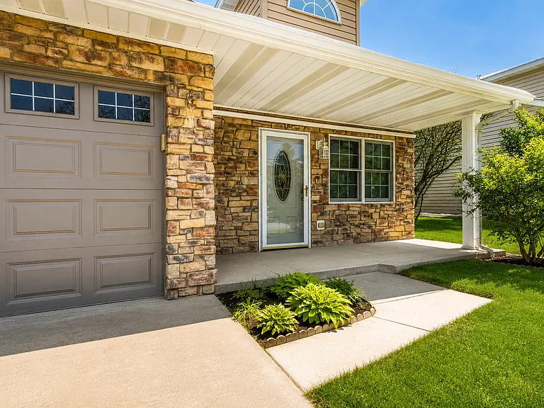 299 Garden Hill Dr — Photo 2