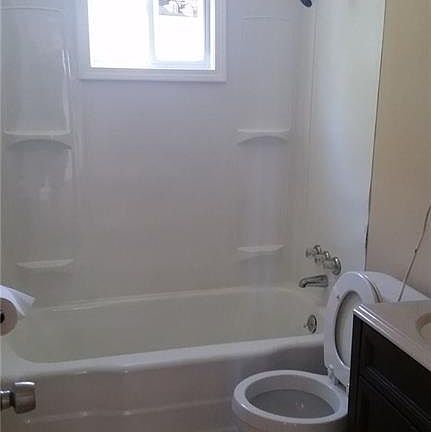 4th image of 30 W Woodside Ave