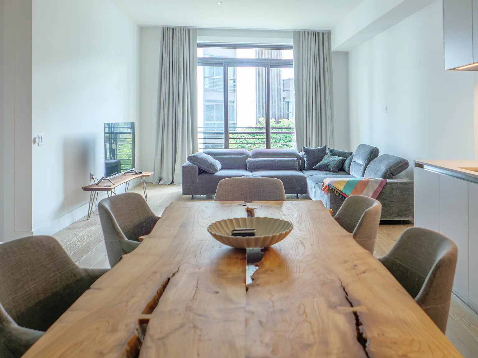 1 bed, 898 sqft, $5,250 — Photo 4