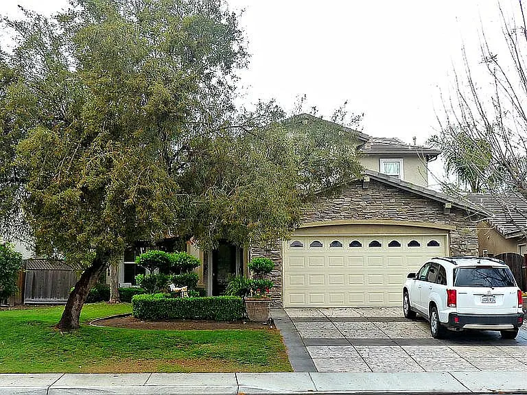 11818 Grecian Laurel Dr — Photo 1