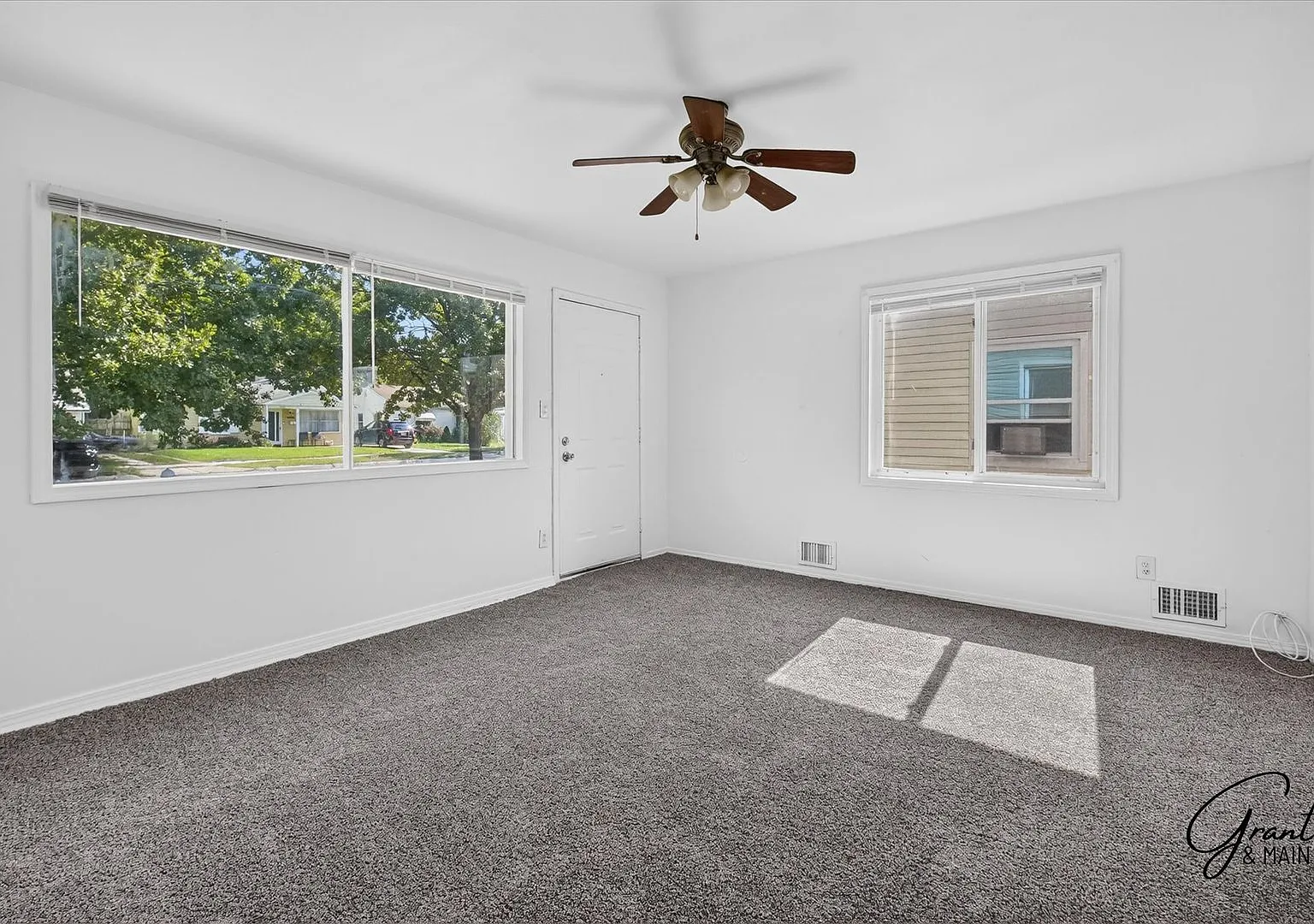 $1200 2 bedroom — Photo 4