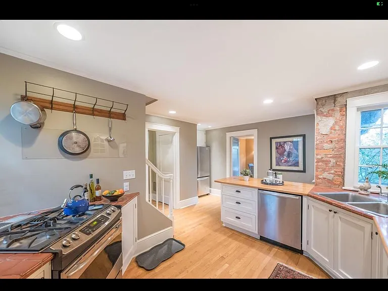 Ridgeway St — Photo 16