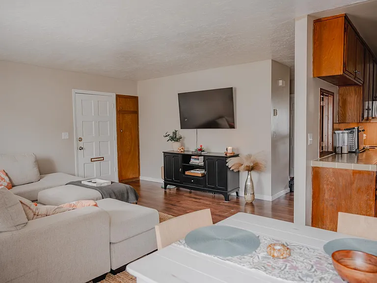 Megan Court Apartments — Photo 9