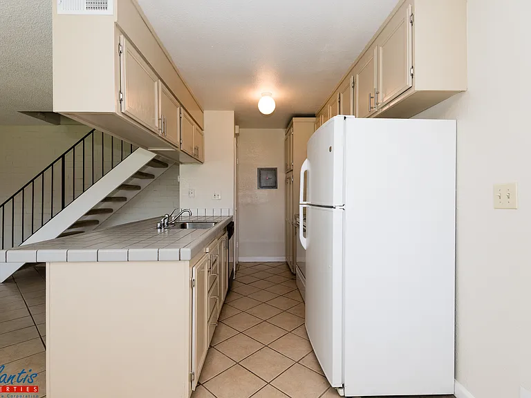 260 Tradewinds Ct #3 — Photo 2