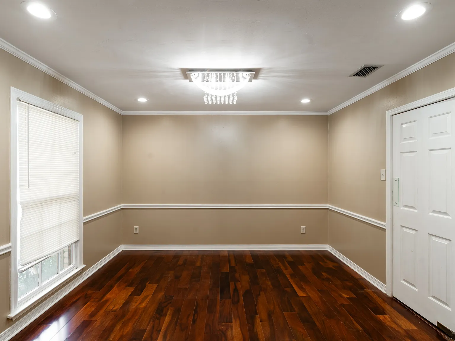 1017 Westbury Drive - 1 — Photo 3