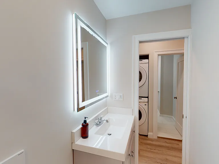 23 Newport St #2R — Photo 11