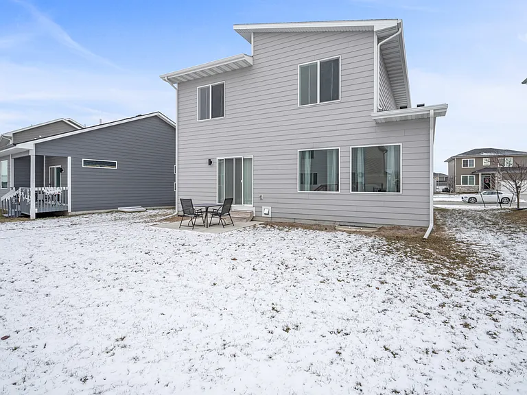 690 SE Booth Ave — Photo 32