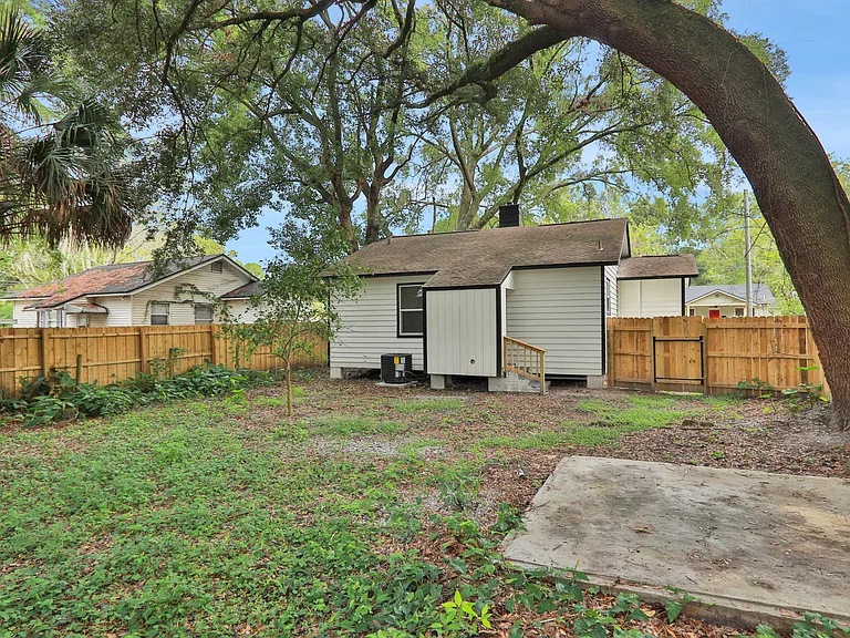 4058 Gilmore St — Photo 17