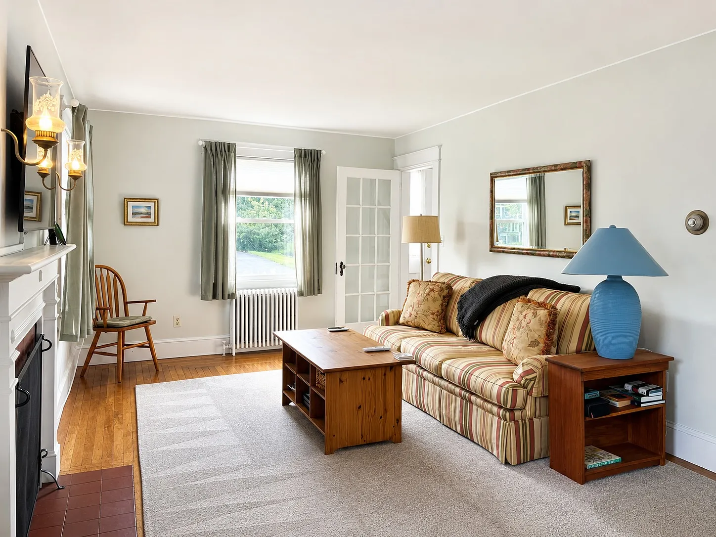 2 bed, 1.0 bath, 1000 sqft, $2,400 — Photo 2