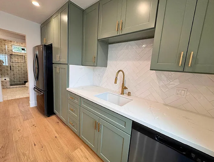 707 Ashland Ave — Photo 3