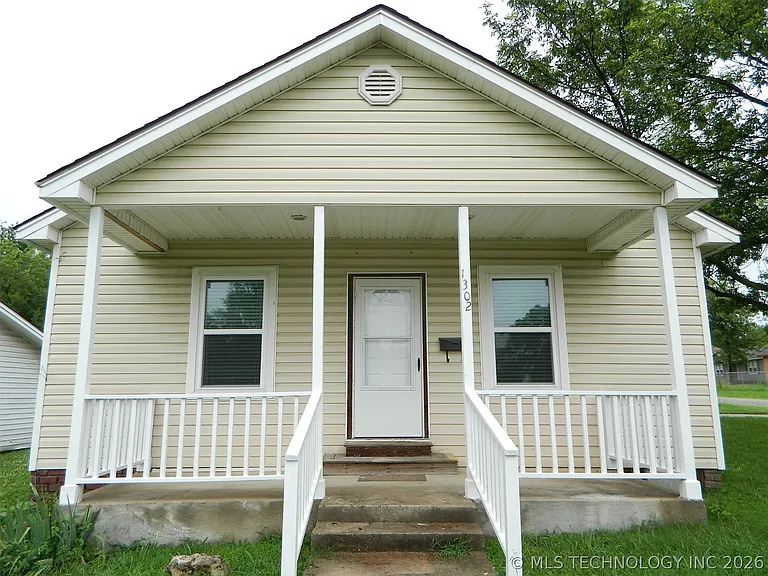 1302 W Exchange St — Photo 2