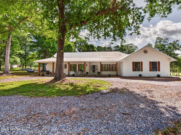 181 Debert Adams Rd, Lucedale, MS 39452