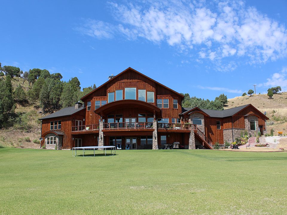 Back of home, facing lake
