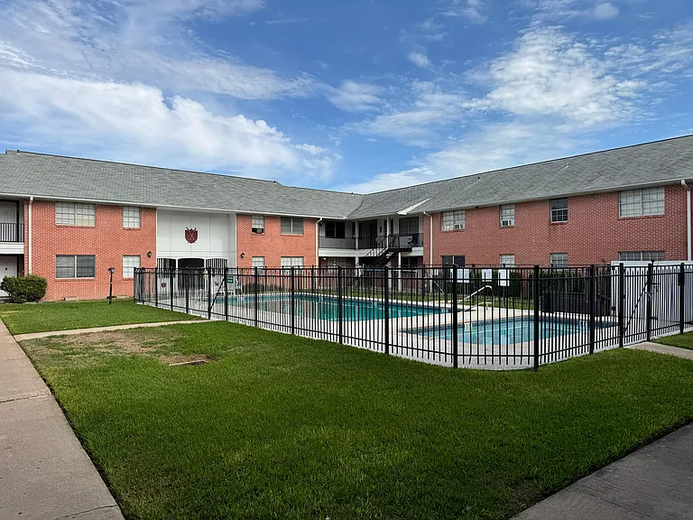 140 State Highway 35 N — Photo 21