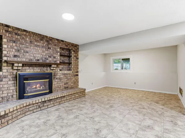 643 121st Ln NW, Coon Rapids, MN 55448