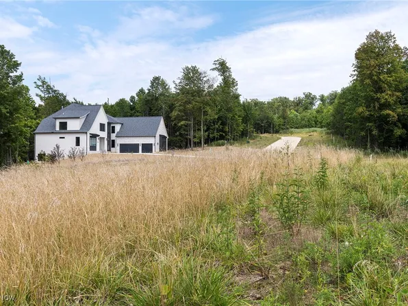 7595 Margaret Dr, North Royalton, OH 44133