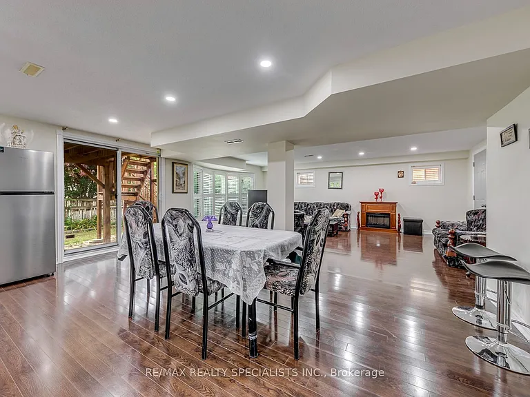 5486 Landsborough Ave — Photo 14