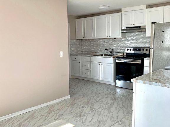 3rd image of 4976 N Milwaukee Ave APT 504