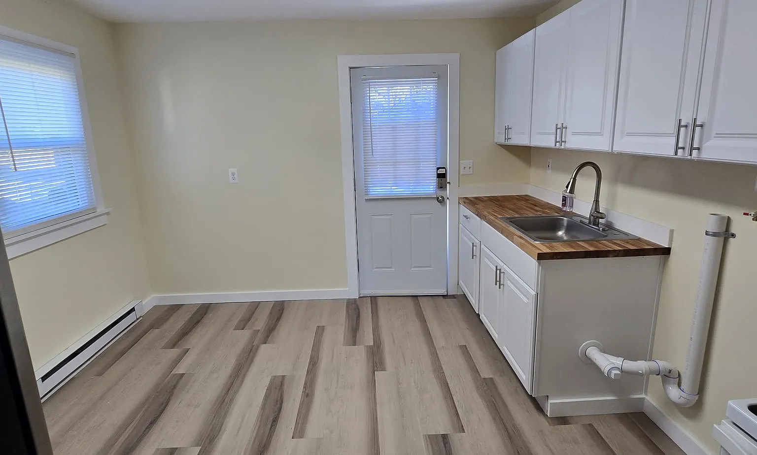 2 bed, 712 sqft, $1,600 — Photo 1