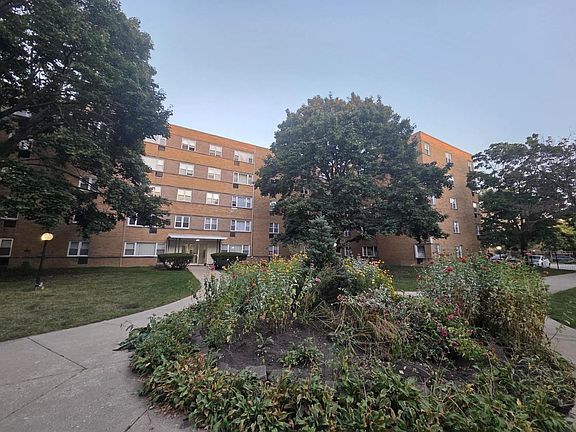 3rd image of 2025 W Granville Ave APT 307