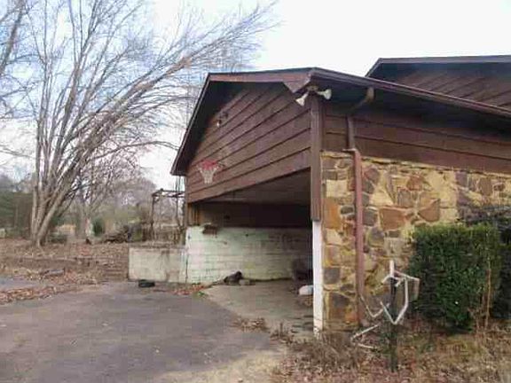 2nd image of 658 Cobblestone Dr