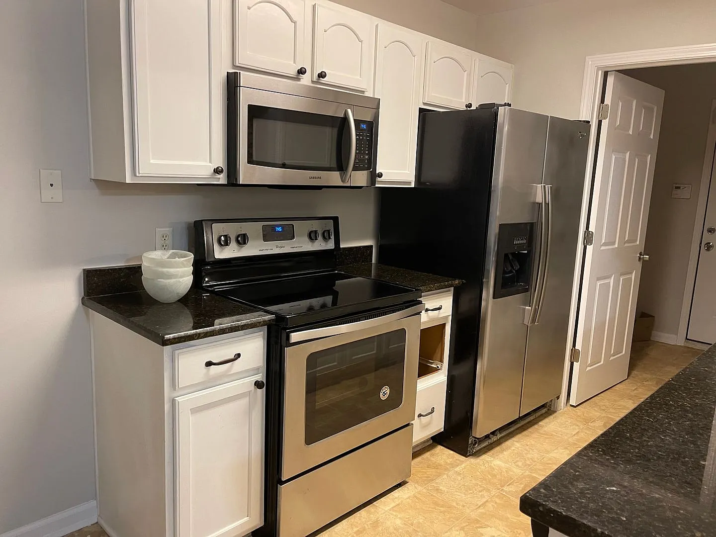 3 Bedroom, 2 Bath — Photo 2