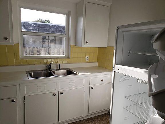 2nd image of 920 NE 120th St