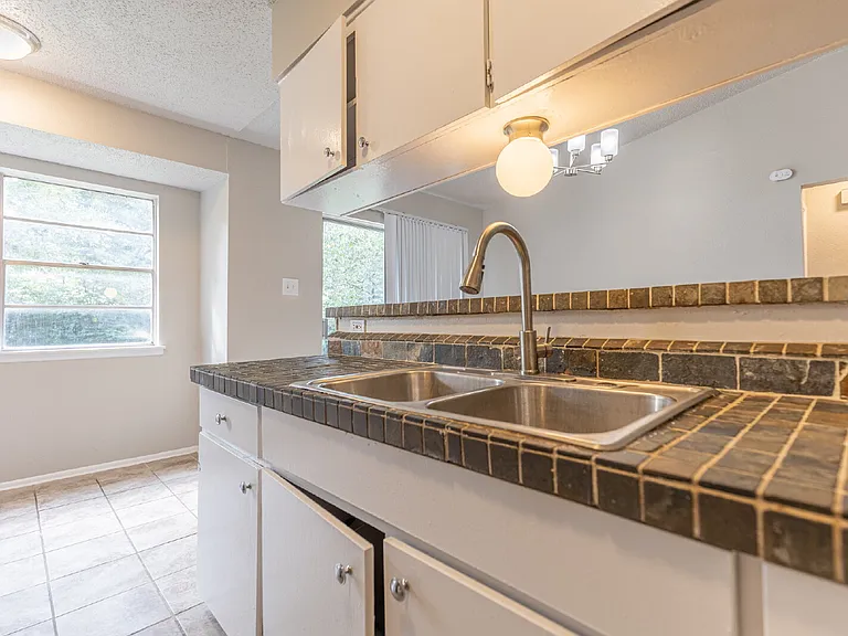 2306 Fairhill St — Photo 14