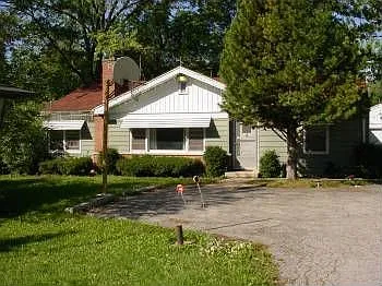 400 N River Rd photo 1