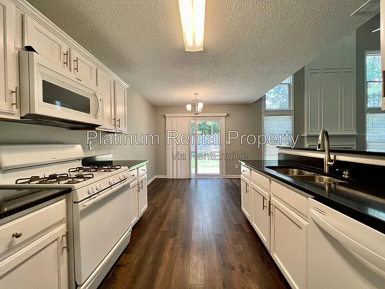 2813 Priestcliff Dr SE — Photo 6