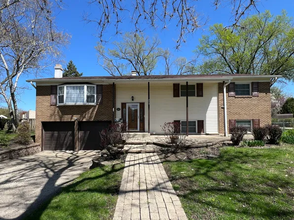245 N Morris Dr, Palatine, IL 60074