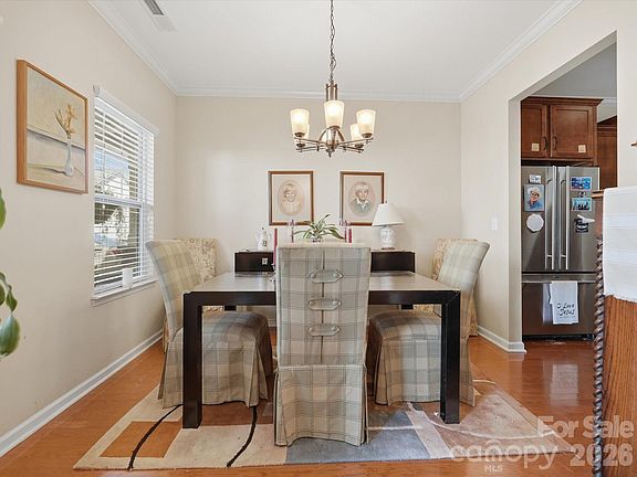 5th image of 944 Summerlake Dr