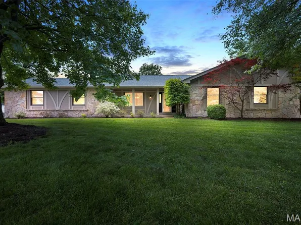 13222 Laurel Lake Ct, Saint Louis, MO 63131