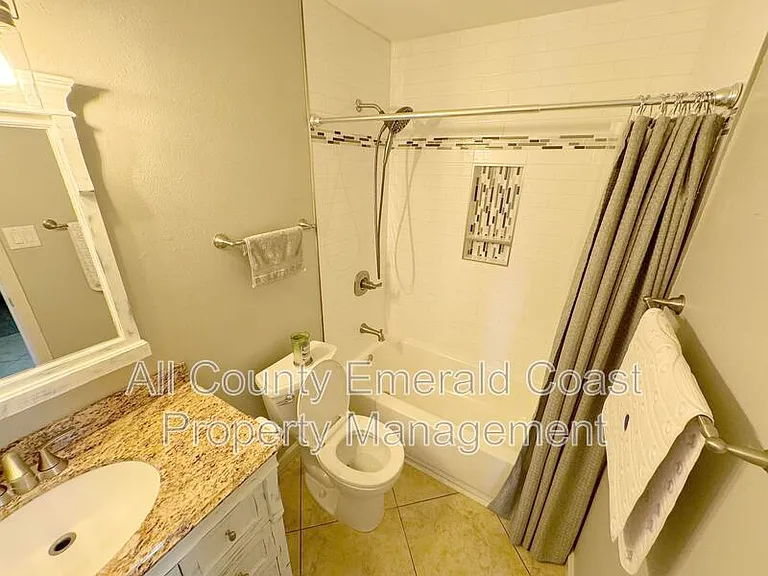 915 Emily Cir — Photo 23