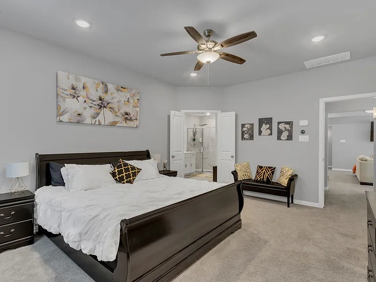 3908 Lucan Ln — Photo 22