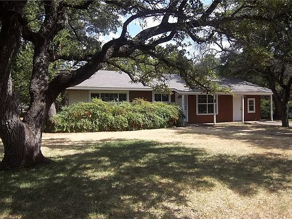 3rd image of 1412 Oakland Dr