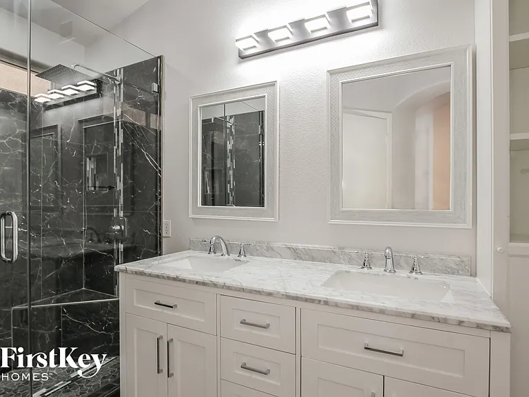 4605 E Grovers Ave — Photo 10