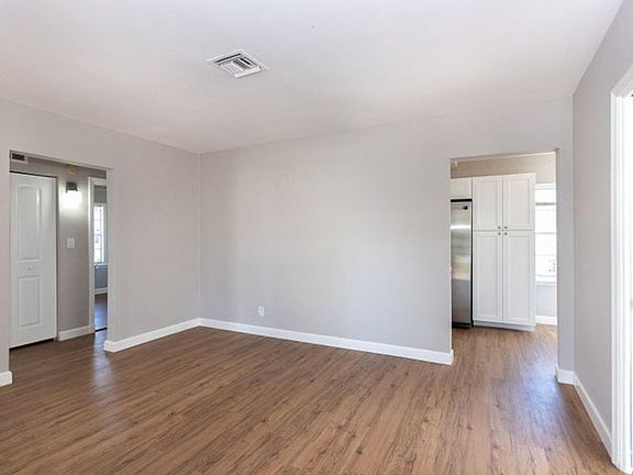 4th image of 823 SE 3rd Ave