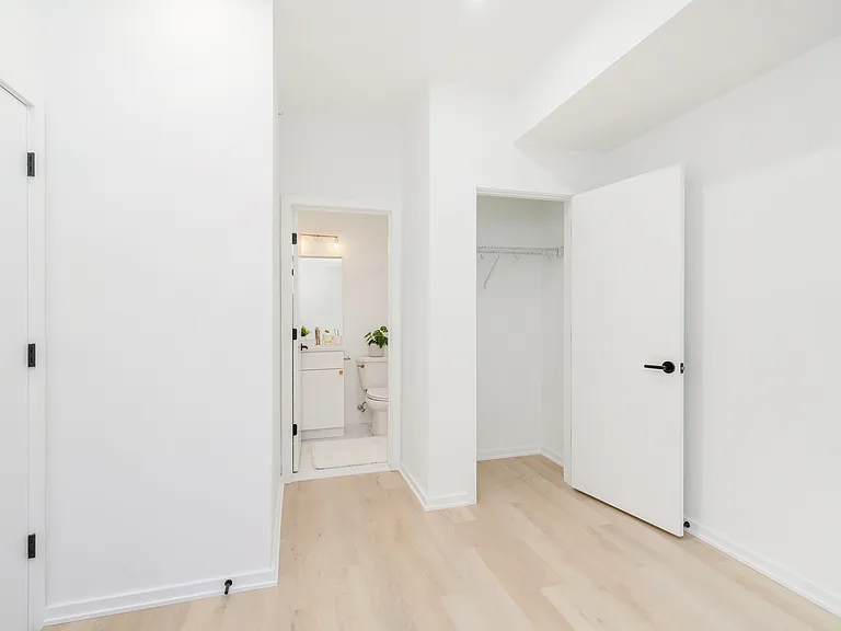 1627 Fontain St #C — Photo 40
