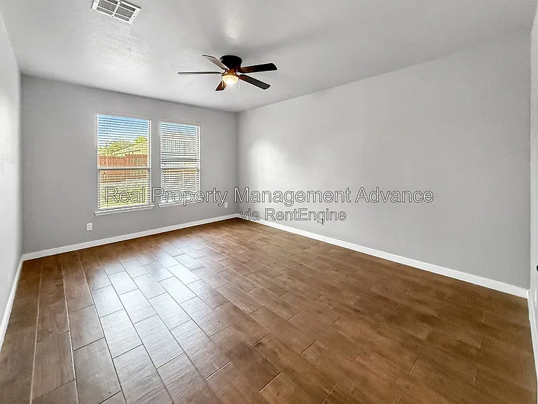 512 Winchester Dr — Photo 11