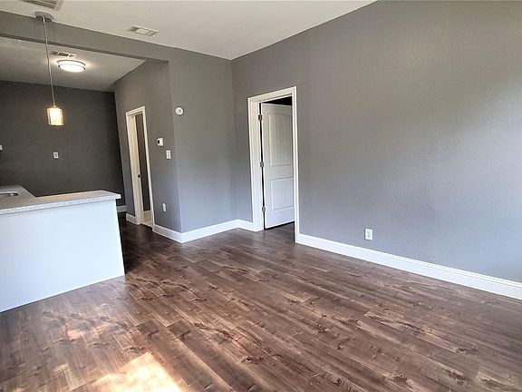 2nd image of 2527 Sumpter St #2