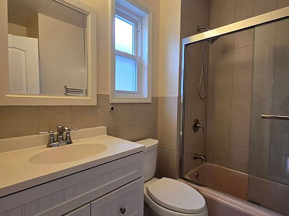 2nd image of 2171 E 19th St #2F