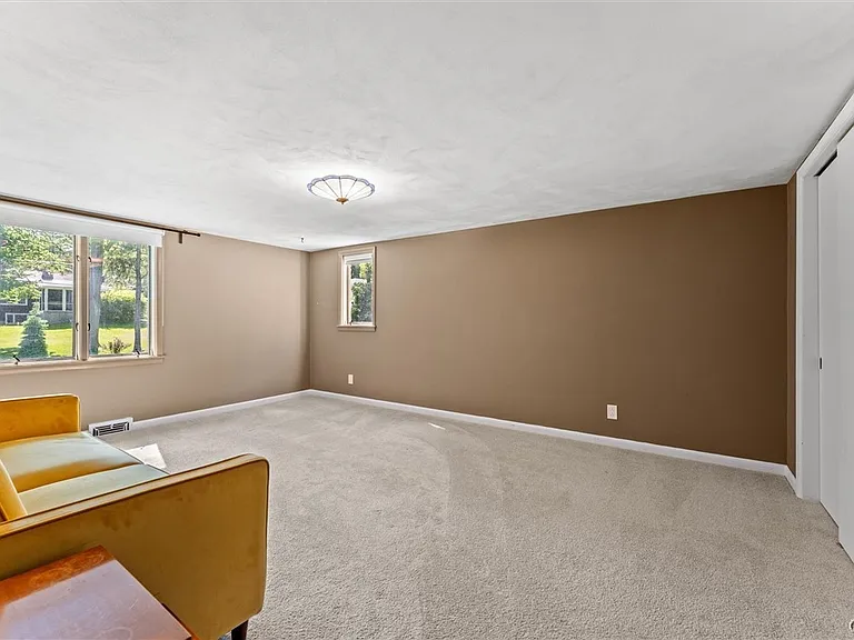 30 Lyndon Rd — Photo 31