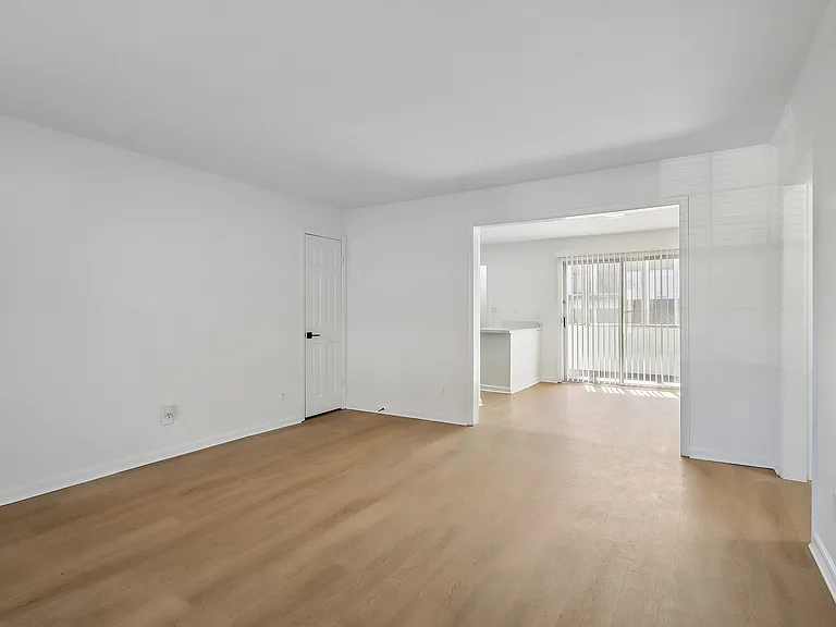 ReNew Chastain — Photo 6